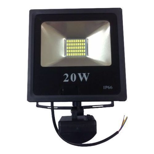 Светодиодный прожектор SMD 20 ватт 12/24В с датчиком движения в уличном корпусе